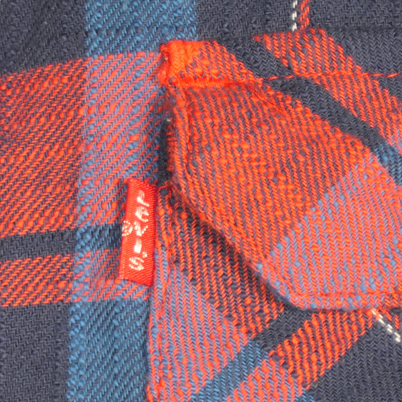 Levis Button Up Shirt Mens Medium Red Blue Plaid Flap Pockets Textured Fabric - Picture 4 of 7
